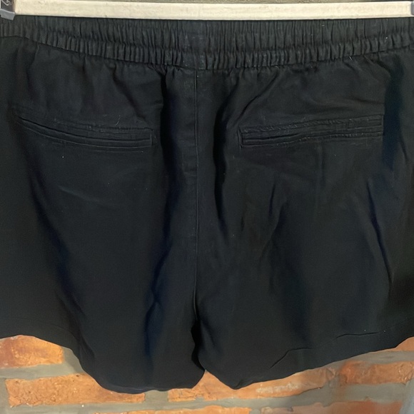 Old Navy Black Linen Blend Utility Shorts - Picture 3 of 4